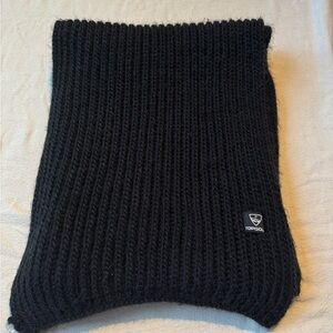 Topgolf Black Knit Scarf